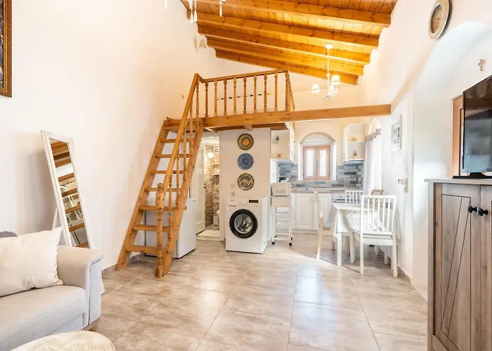 Alicia\'S Traditional Home In Paradisi